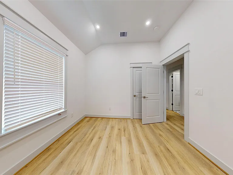 4305 Rogers St — Photo 31