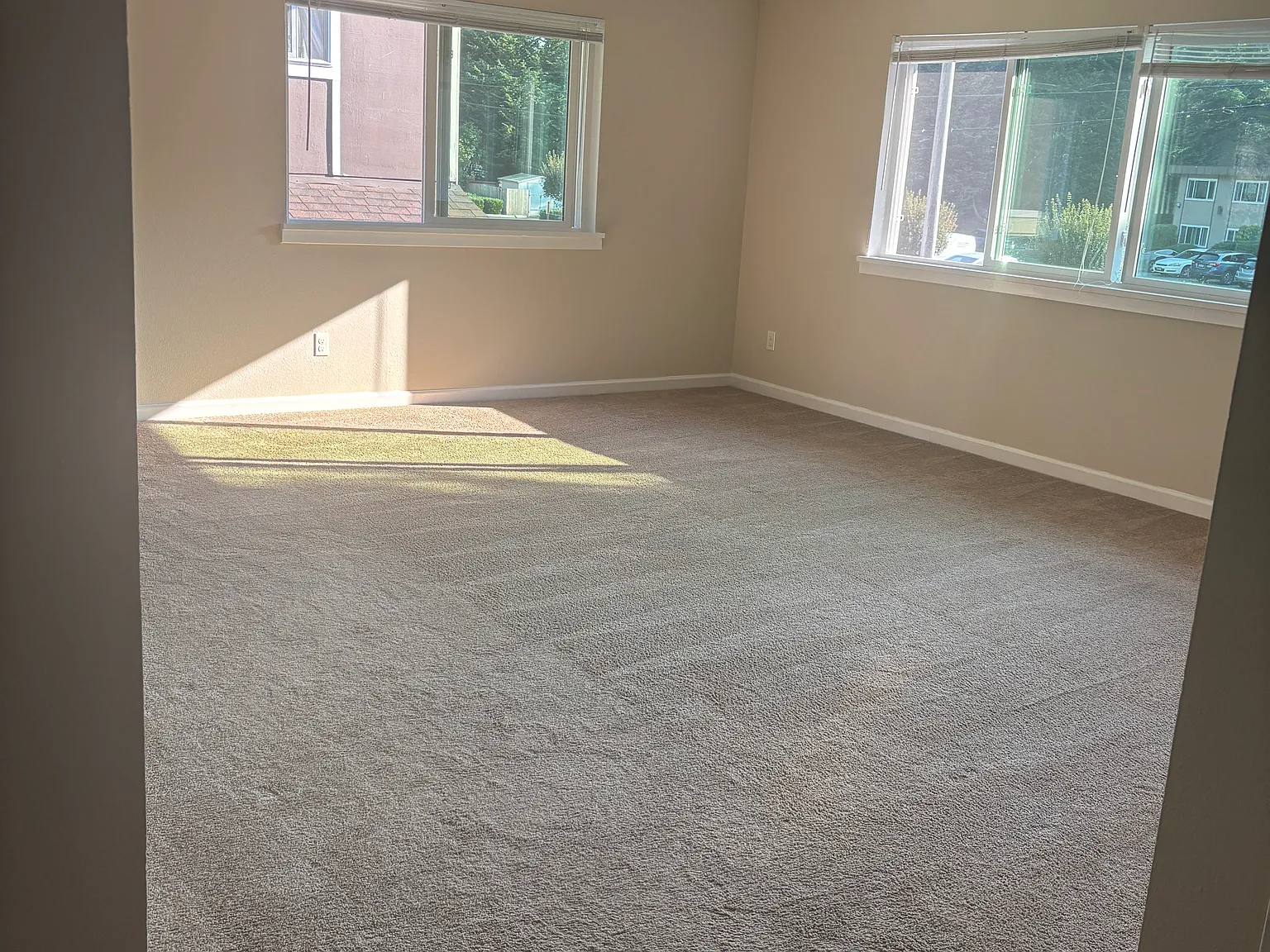 2 bed, 1000 sqft, $1,800 — Photo 2