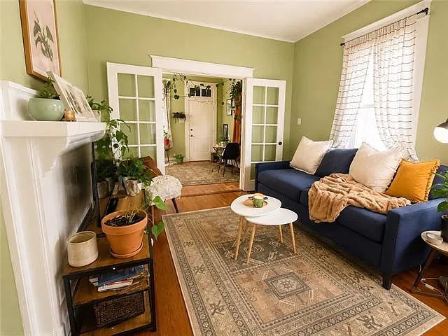 2 bed, 1.0 bath, 700 sqft, $1,400 — Photo 2