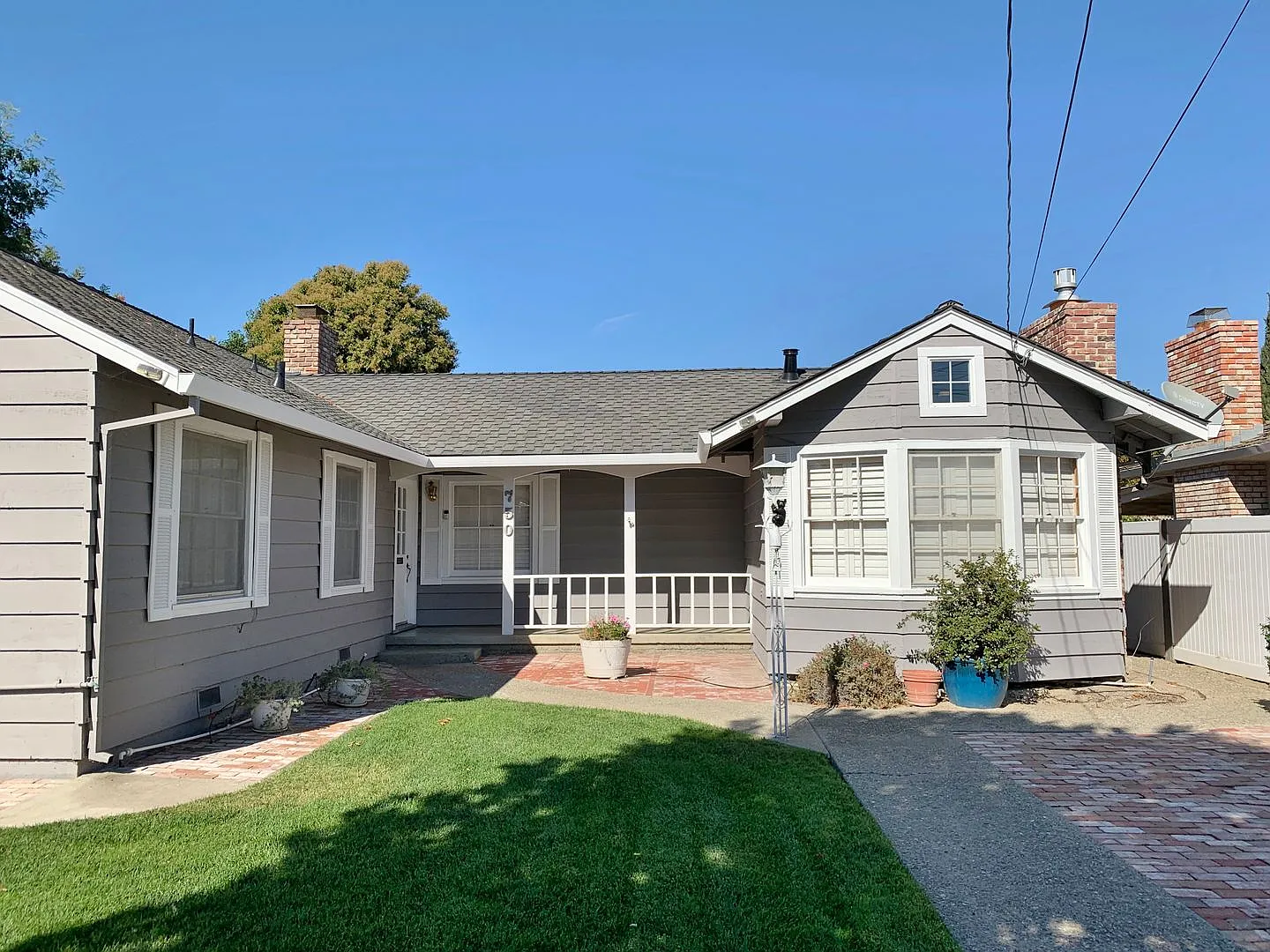 Charming Single Story Home on Corner Lot Hollister — Photo 2
