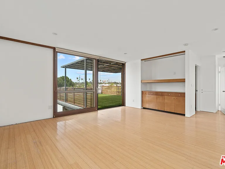 802 Indiana Ave — Photo 22