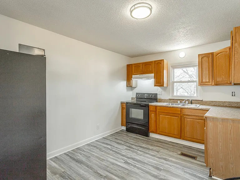 7725 Hansley Dr — Photo 5