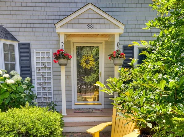38 Highland Ave, Barrington, RI 02806