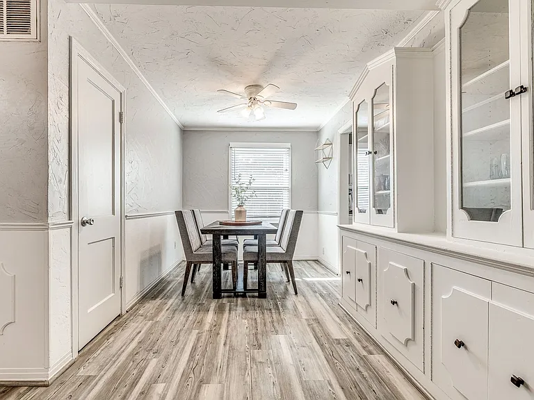2912 W Fairfield Ave — Photo 9