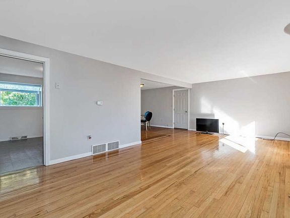 4th image of 849 Jonellis Ct
