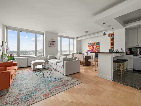 220 Riverside Boulevard 17M image 1 of 8