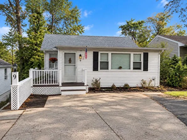 9 Shell Road, Rocky Point, NY 11778