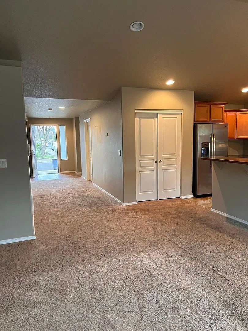3 bed, 2.0 bath, 1412 sqft, $2,200 — Photo 4