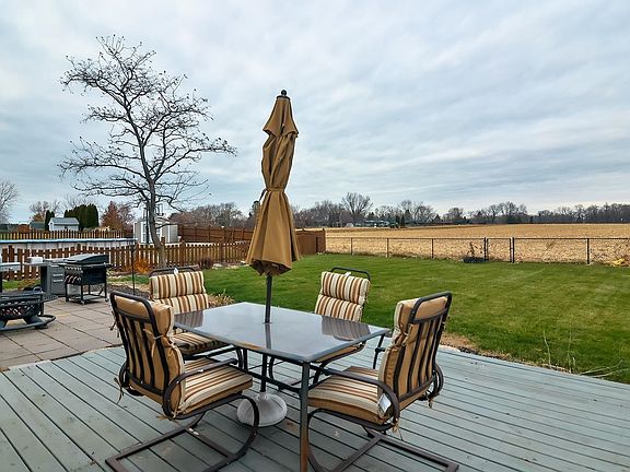 5th image of 8378 Macintosh Ln