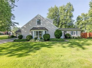 102 Nottingham Dr, Elyria, OH 44035