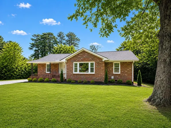 922 McKellar Dr, Tullahoma, TN 37388
