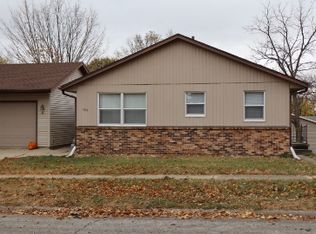 811 W 11th St, Cedar Falls, IA 50613