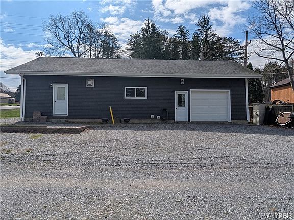 3rd image of 6707 E Lake Rd