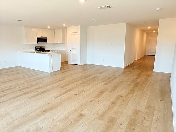 5th image of 512 Heritage Groves Rd
