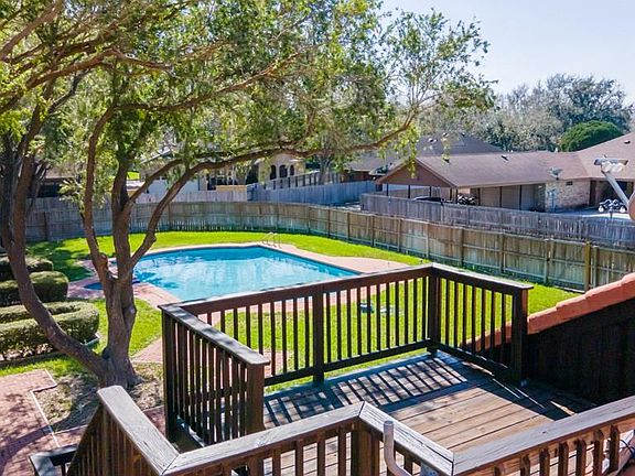 2nd image of 17230 Oakmount Cir #19-20-21