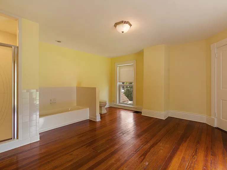 5820 Chamberlain Ln — Photo 57