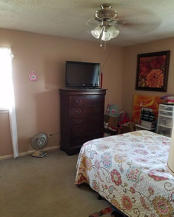 2nd Bedroom 