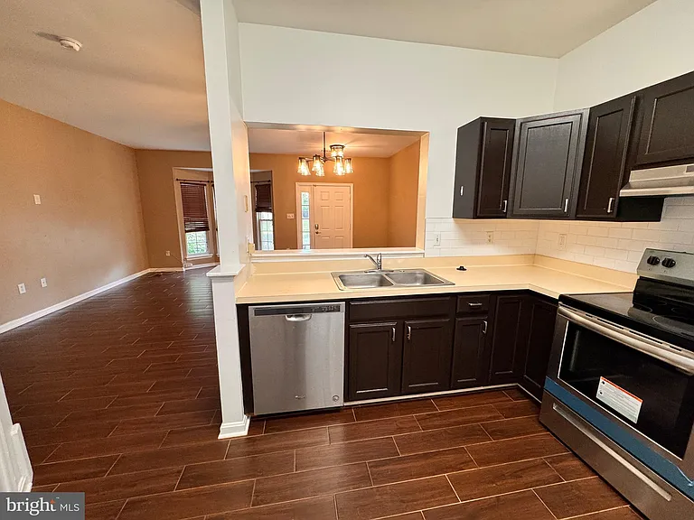 318 Roff Point Dr — Photo 4