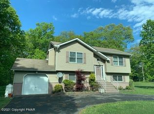 111 Kangaroo Ct, Bushkill, PA 18324
