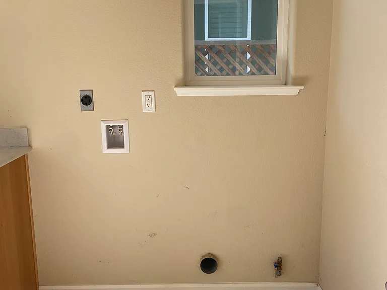 639 Livingston Ave — Photo 16