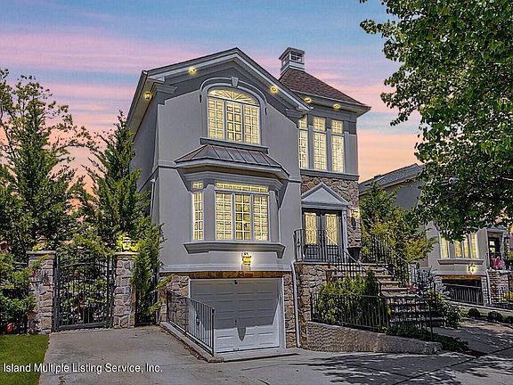 3rd image of 27 Saint Edward Ln