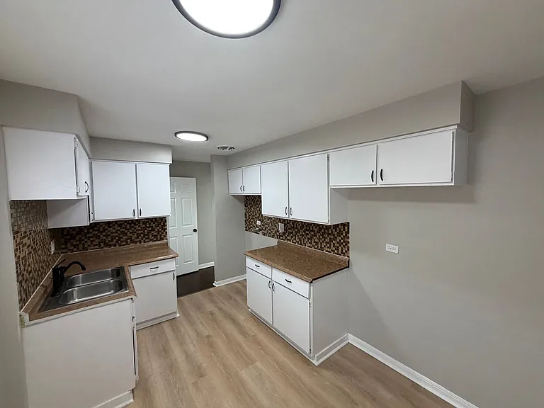 9756 S Lowe Ave — Photo 8