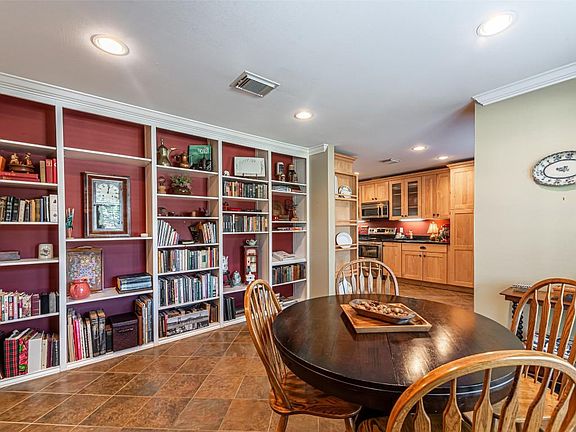 4th image of 2607 Pine Village Dr