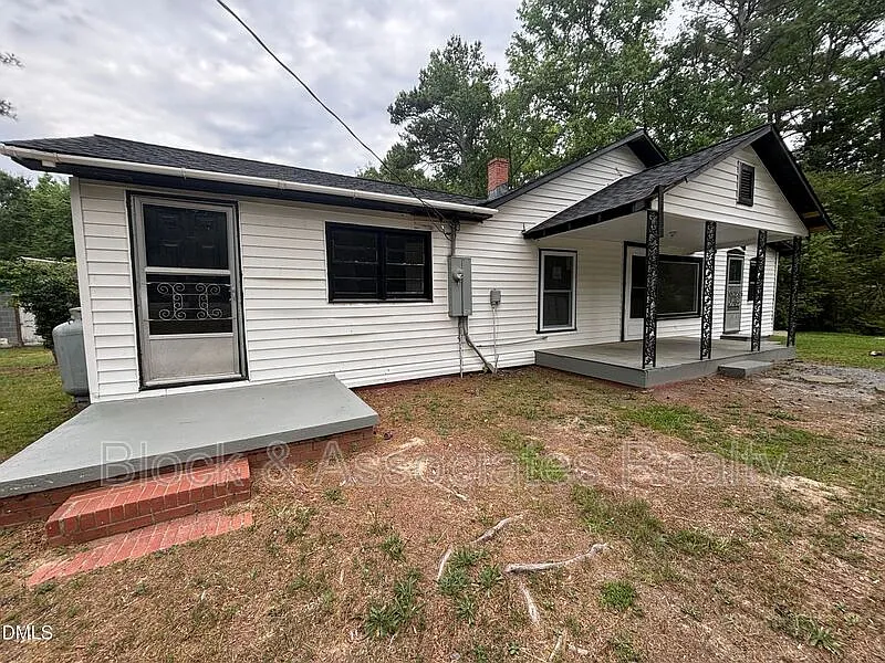 87 Robert Thompson Rd