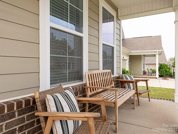 2nd image of 5039 Lydney Cir