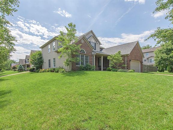 2nd image of 944 Andover Woods Ln
