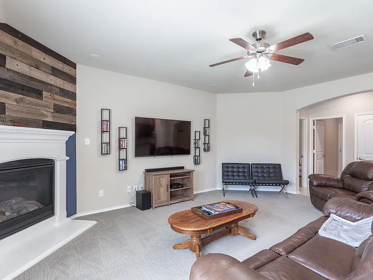 912 Lake Cypress Ln — Photo 14