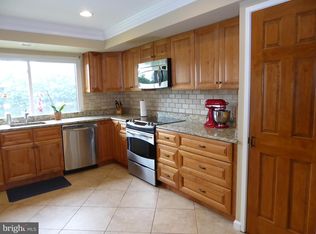 1602 Greenbriar Ct, Reston, VA 20190