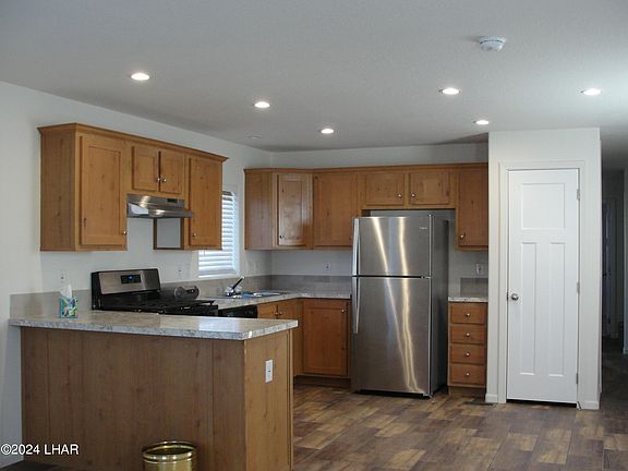 4th image of 3125 Lake Dr