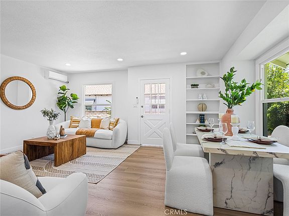 5th image of 10559 Camarillo St