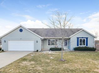 641 Ridgefield Dr, Coopersville, MI 49404