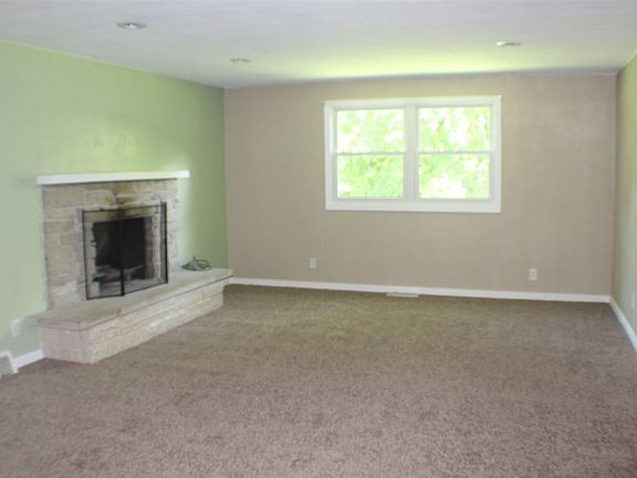5th image of 806 Crystal Dr