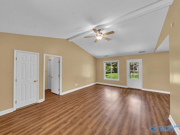 5th image of 215 Saddle Rock Ct