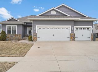 1407 Algonquin Dr, Cedar Falls, IA 50613