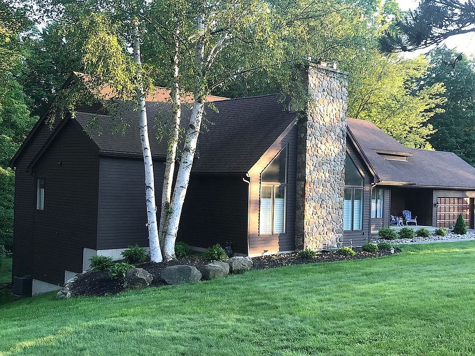 1st image of 15 Hillsboro Dr
