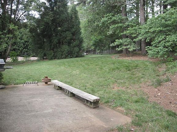 5th image of 3782 Cambridge Dr SW