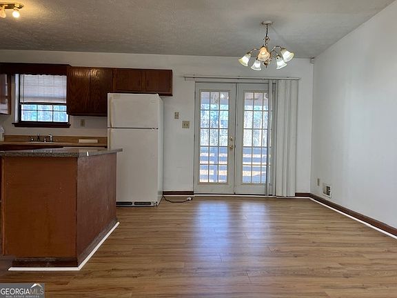 5th image of 506 Carlton Dr