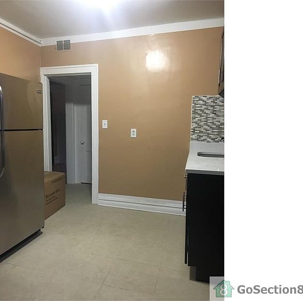 2nd image of 1142 W 77th St
