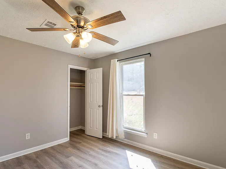 2115 Oakleaf Ct — Photo 18