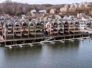 250 Gaslight Landing Ct, Occoquan, VA 22125