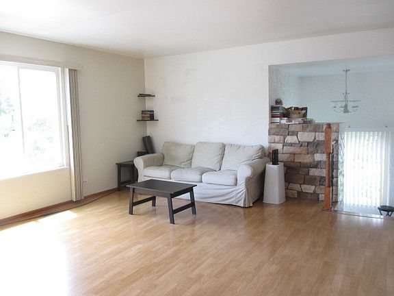 2nd image of 1317 Kingsbury Dr Unit 1