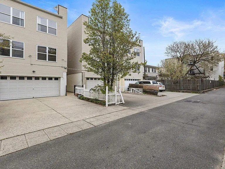 117 Logan Ave — Photo 17