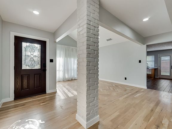 4th image of 1904 Webster Dr