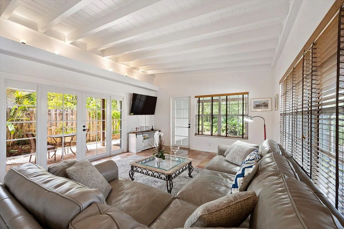 2 bed, 2.0 bath, 1574 sqft, $4,500 — Photo 4