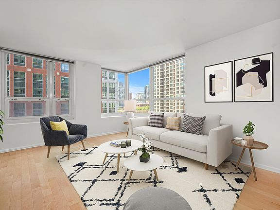 4th image of 345 N La Salle Dr #1010