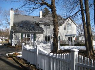 5 Elm Ln, Shrewsbury, NJ 07702